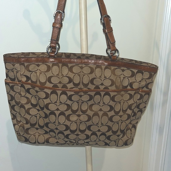 large brown monogram COACH tote, gently used very good condition - Picture 3 of 17